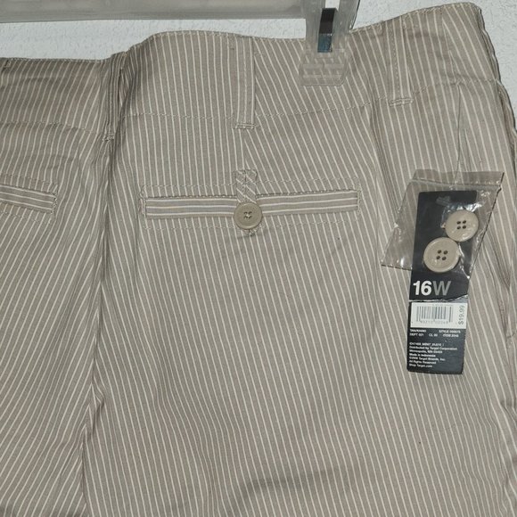 Mossino Ladie's stretch shorts, in size 16W NWT - Picture 10 of 12